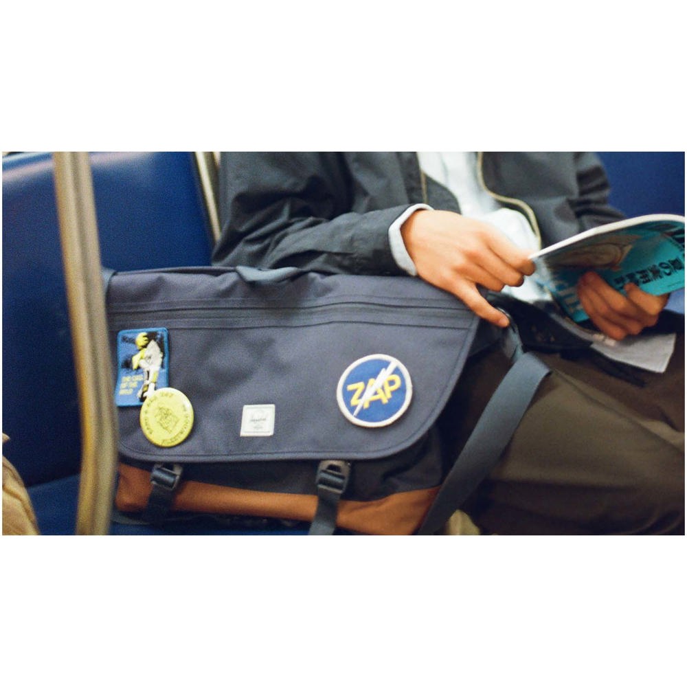 Borsa a tracolla in materiale riciclato da 22,5 litri Herschel Cove