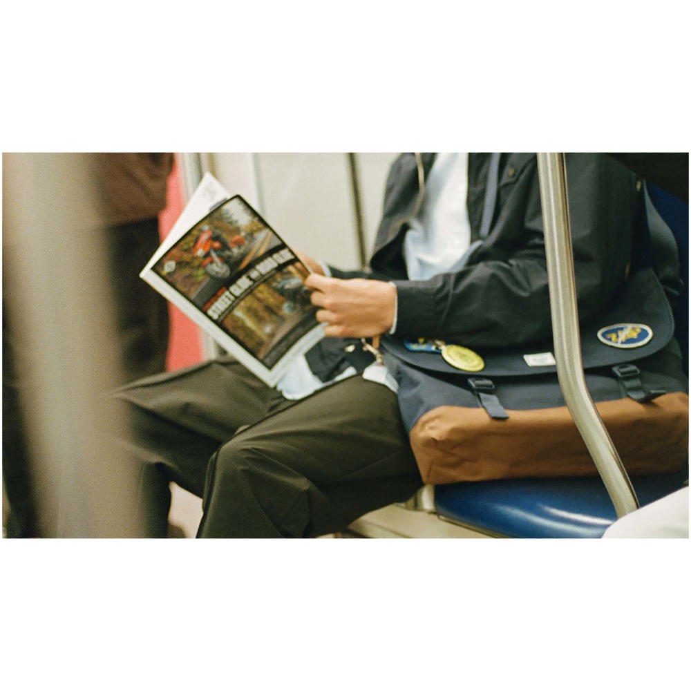 Borsa a tracolla in materiale riciclato da 22,5 litri Herschel Cove